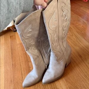 DV by Dolce Vita Beige Heeled Boots